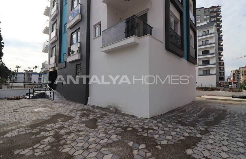 Newly-built Key-ready Flats with 1 Bedroom in Tece Mersin 8