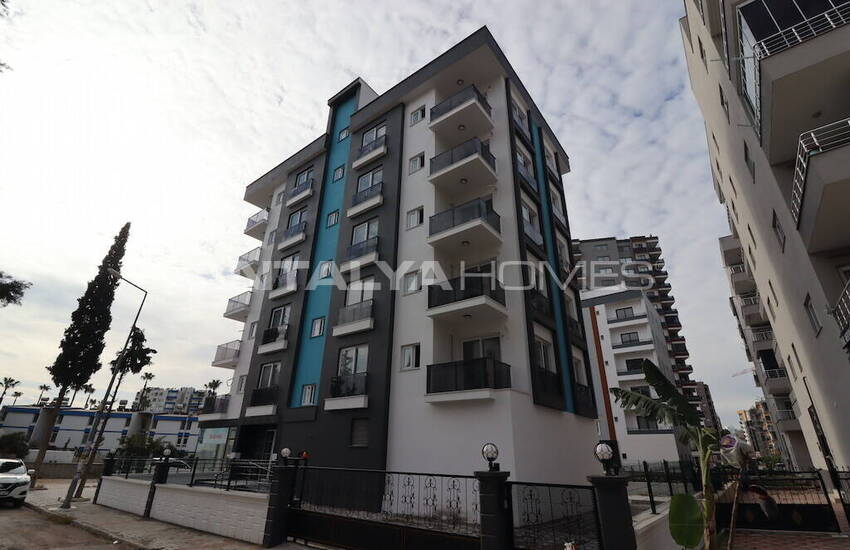 Newly-built Key-ready Flats with 1 Bedroom in Tece Mersin 5