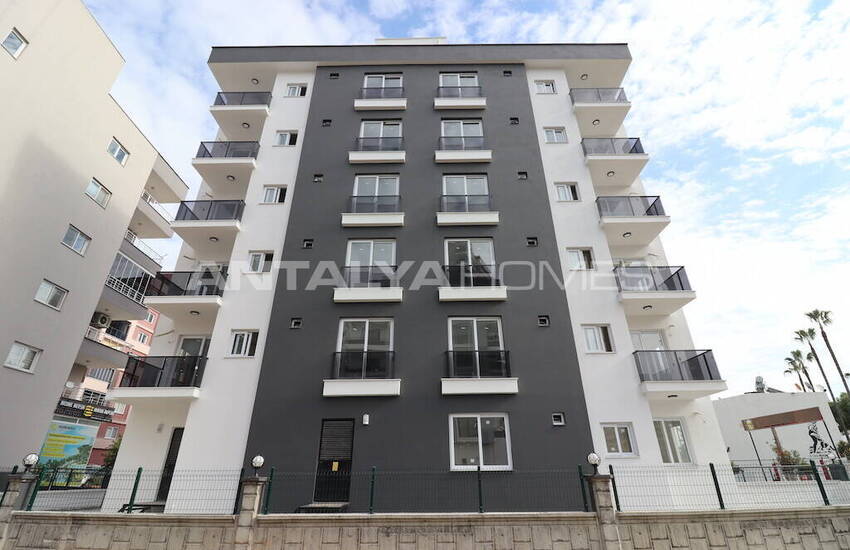 Newly-built Key-ready Flats with 1 Bedroom in Tece Mersin 6
