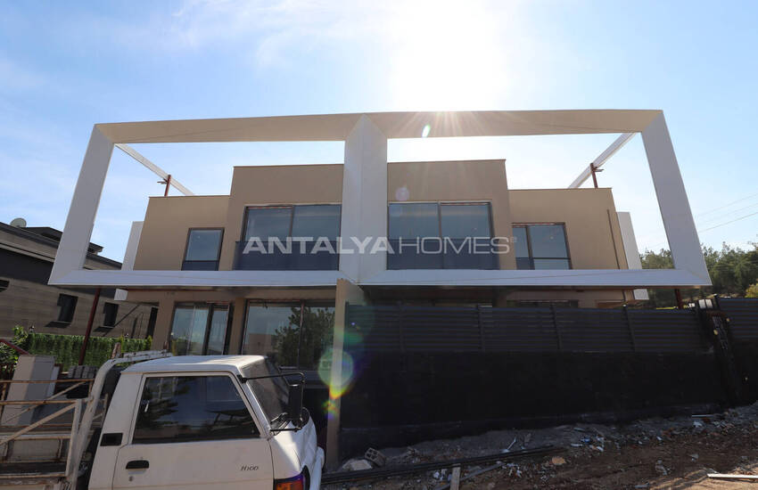 Mersin Mezitli'de Deniz ve Şehir Manzaralı Lüks Villalar 3