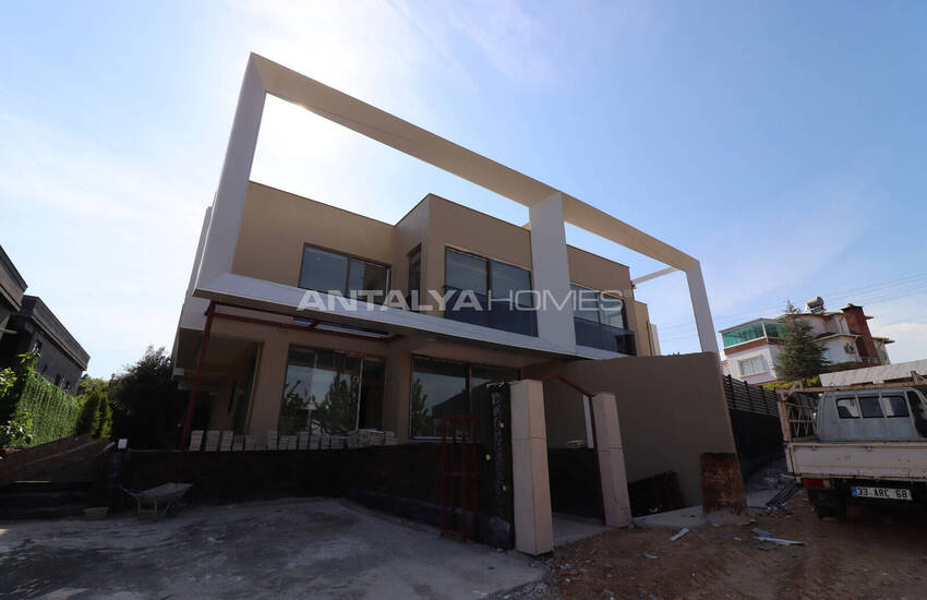 Mersin Mezitli'de Deniz ve Şehir Manzaralı Lüks Villalar 5