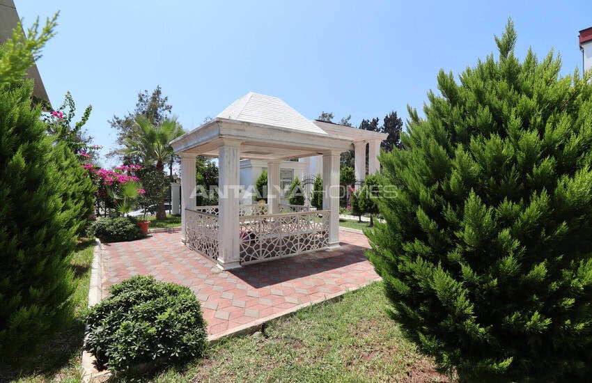 Mersin'de Havuzlu Sitede Uygun Fiyatlı Deniz Manzaralı Daire 8