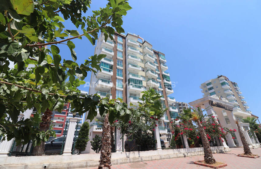 Mersin'de Havuzlu Sitede Uygun Fiyatlı Deniz Manzaralı Daire 1