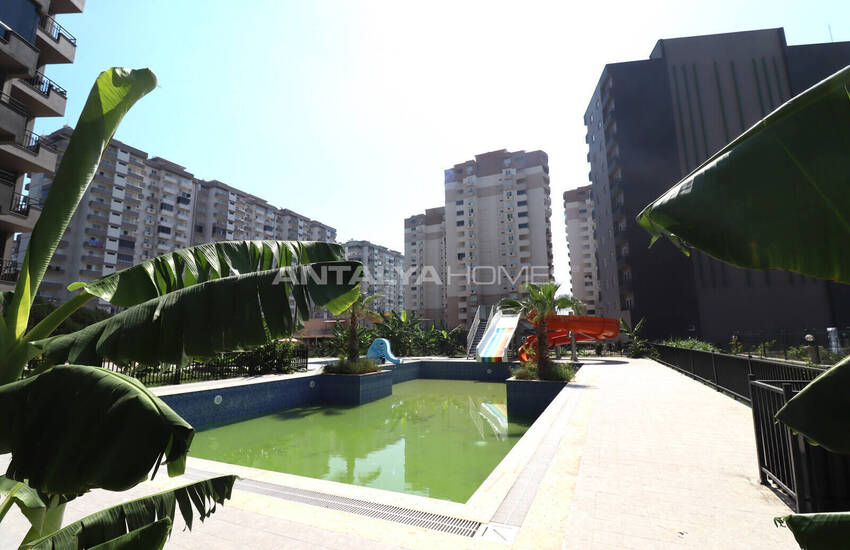 Mersin'de Plaja Yakın Havuzlu Sitede Uygun Fiyatlı Daireler 6