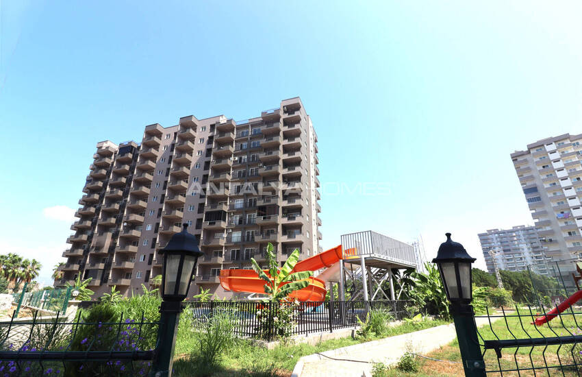 Mersin'de Plaja Yakın Havuzlu Sitede Uygun Fiyatlı Daireler 2