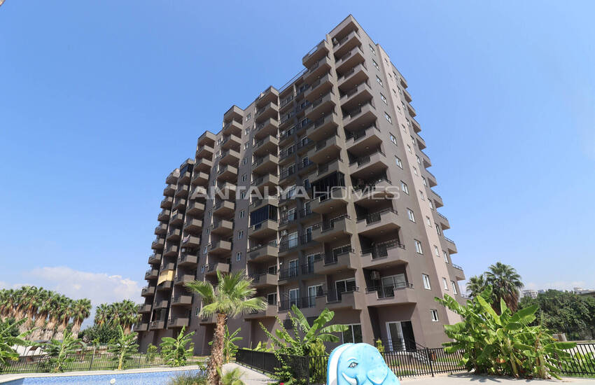 Affordable Flats in a Beachside Complex with Pool in Mersin Cesmeli 1