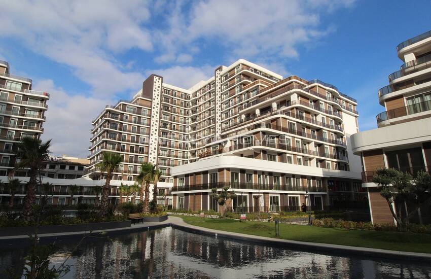 Luxe Apartments in a Complex with Pool in Beylikduzu Istanbul