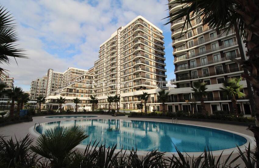 Luxe Apartments in a Complex with Pool in Beylikduzu Istanbul
