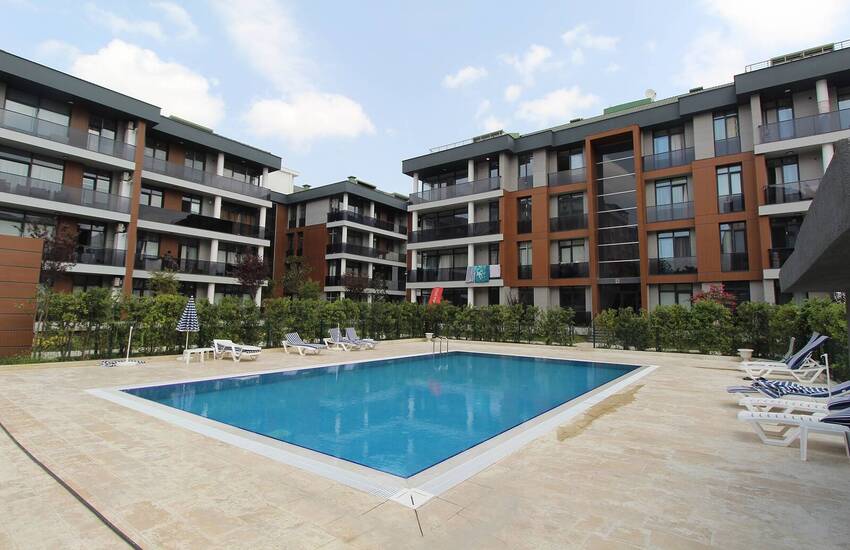 Spacious Properties in Istanbul Near the D-100 Highway