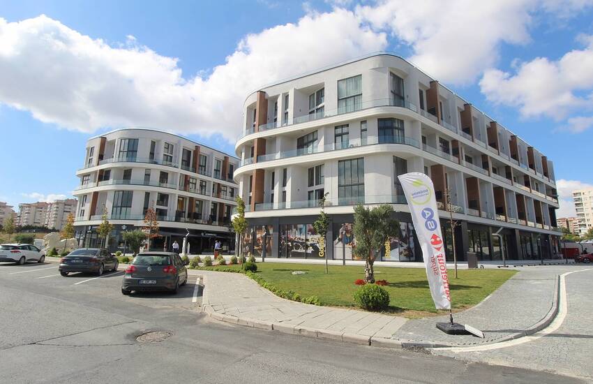 Beylikduzu Apartments in a Complex with Rich Facilities