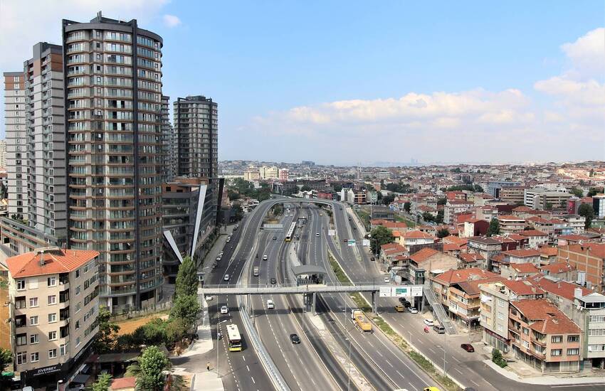 Modern Real Estate in a Secure Complex in Istanbul Kadikoy