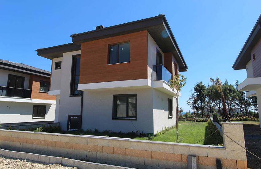 Detached Houses with Swimming Pool in Silivri Istanbul