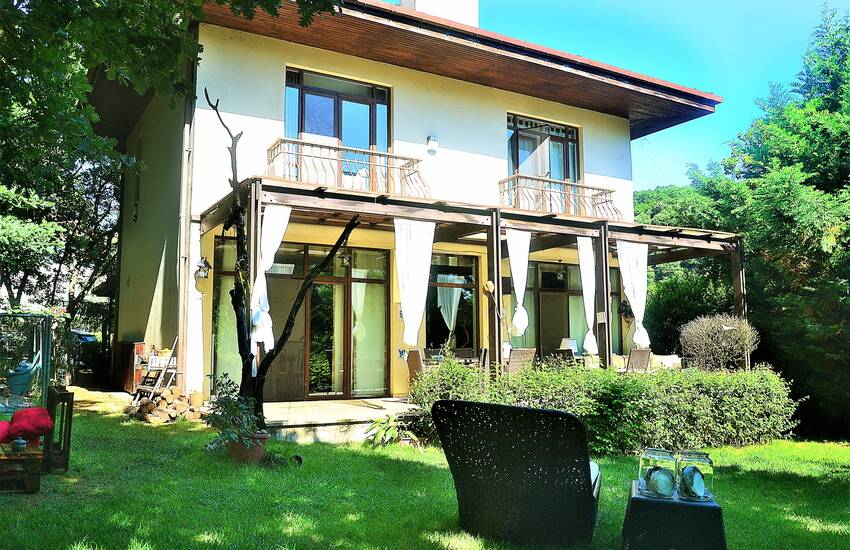 Peaceful Villa Surrounded by Nature in Istanbul Omerli