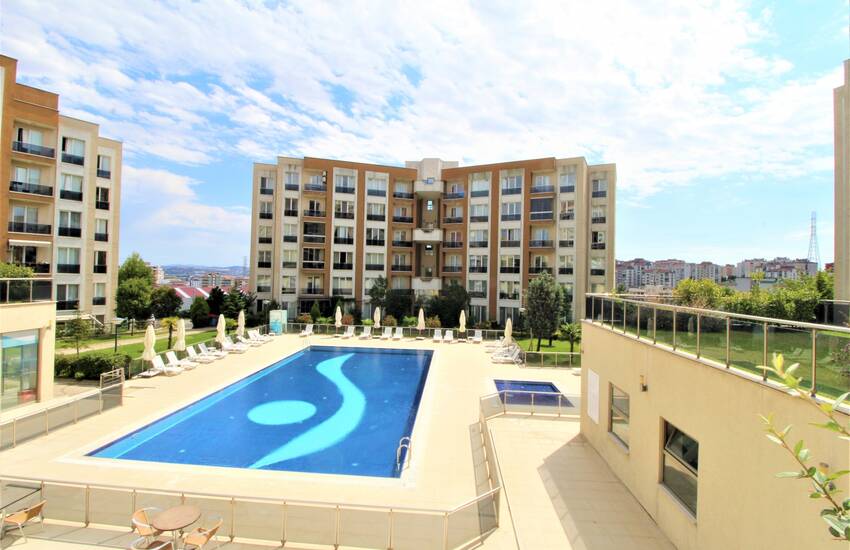 Chic Furnished Apartment in a Complex with Pool in Pendik Istanbul