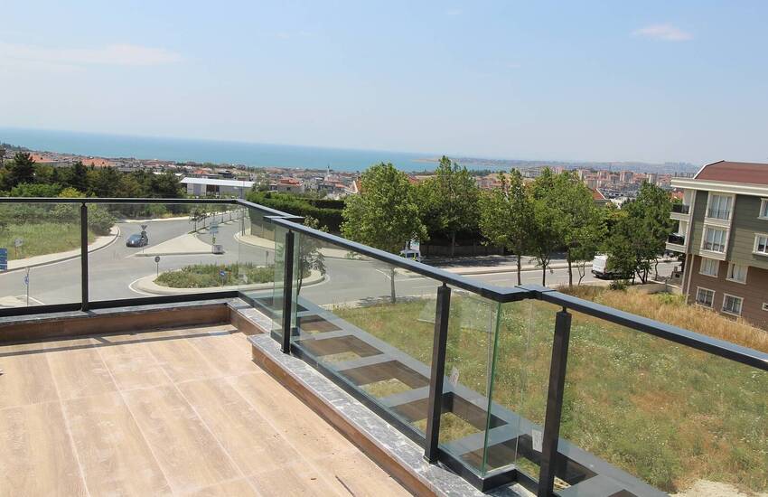 Properties in a Luxury Complex Near Sea in Beylikduzu Istanbul
