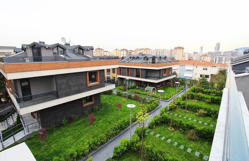 Spacious Villas with Modern Design in Complex in Umraniye