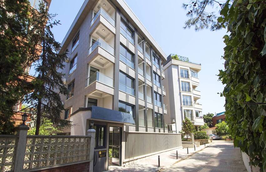 Sea View Flats Within Walking Distance of the Coast in Maltepe 1