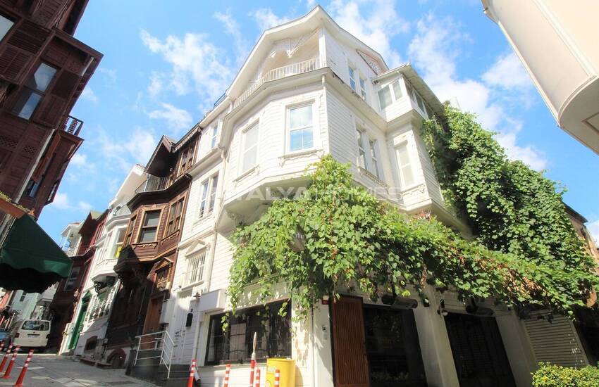 عمارت تاریخی برای فروش در استانبول در نزدیکی تنگه بسفر