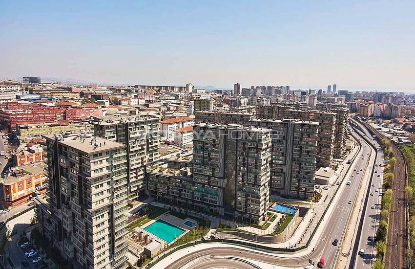 Chic Apartment in a Complex with Pool in Istanbul Zeytinburnu 1