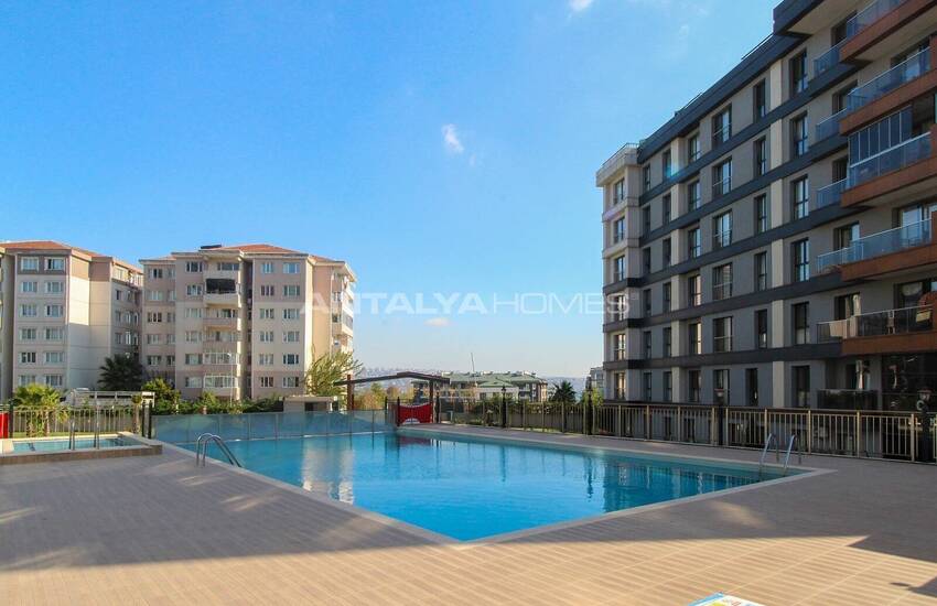 Fully Furnished Apartment in a Complex with Pool in Istanbul 1