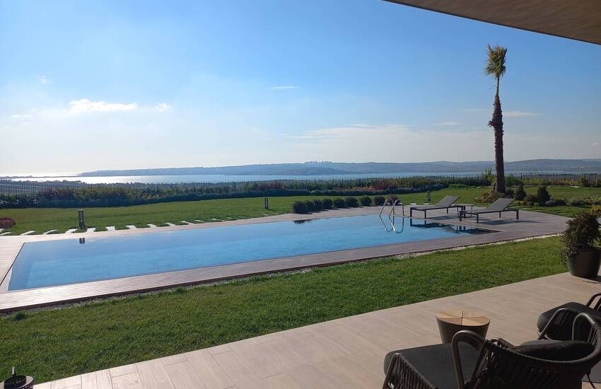 Spacious Villas with Lake View in Istanbul Buyukcekmece