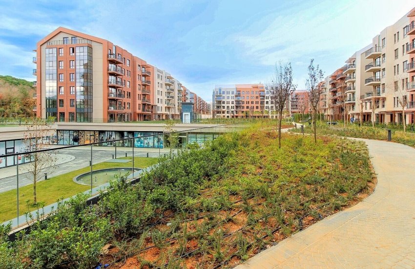Flats in Complex with Large Green Areas in Cekmekoy Istanbul