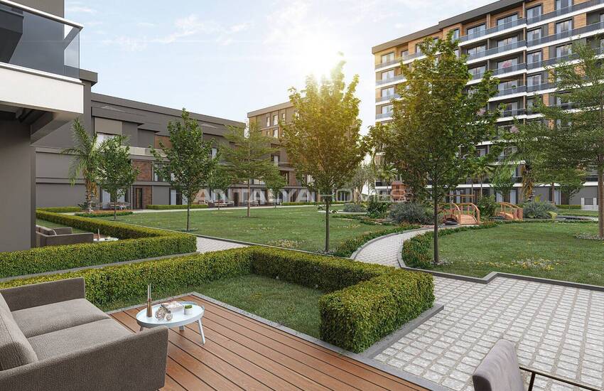 New-build Apartments in Complex with Pool in Istanbul Pendik