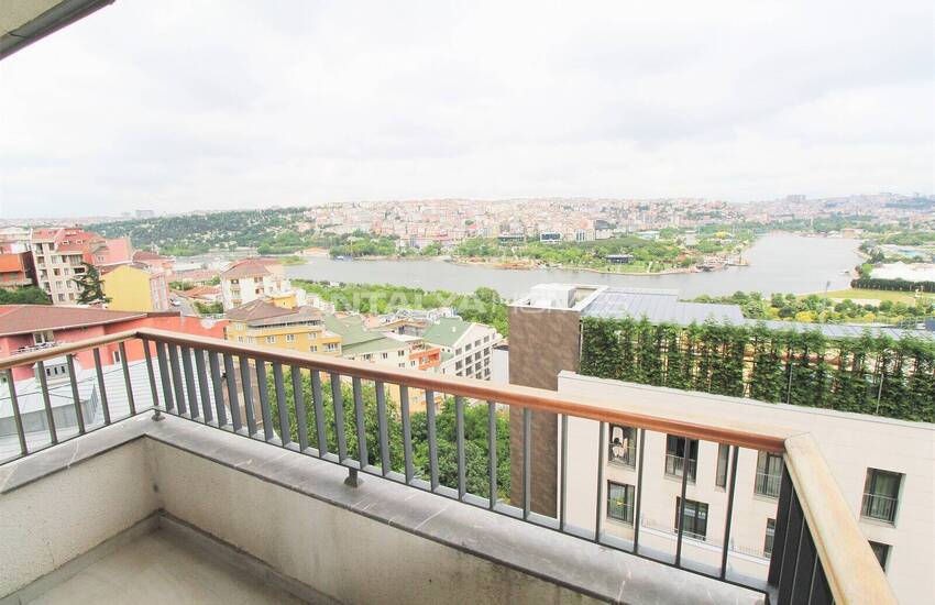 Helle Wohnungen Mit Blick Auf Das Goldene Horn In Istanbul