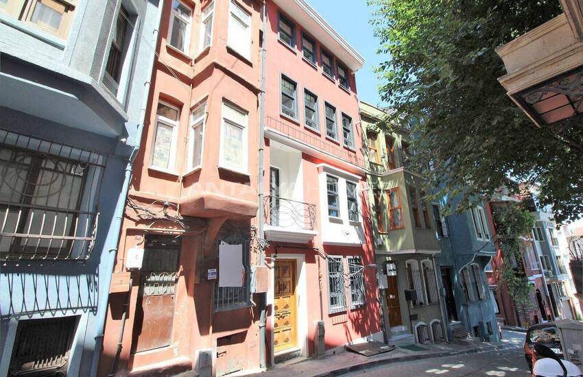 Renovated Building in Fatih Balat with Terraces and Balconies 1