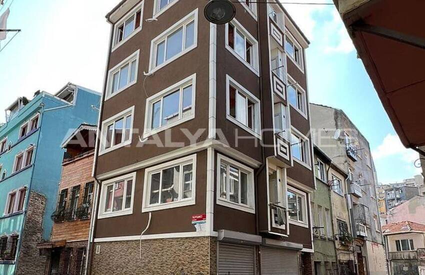 Меблированное Угловое Здание в Стамбуле, Фатих 1