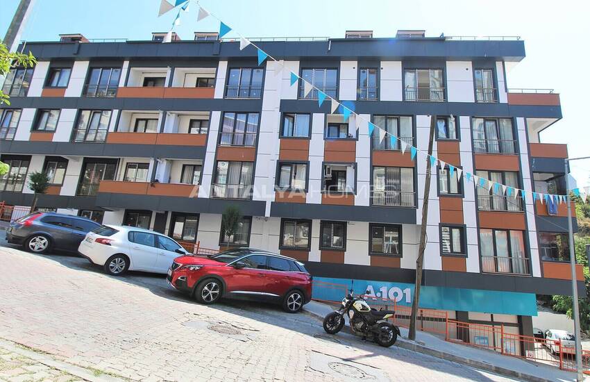 Lägenheter I En Ny Byggnad Med Säkerhet I Istanbul