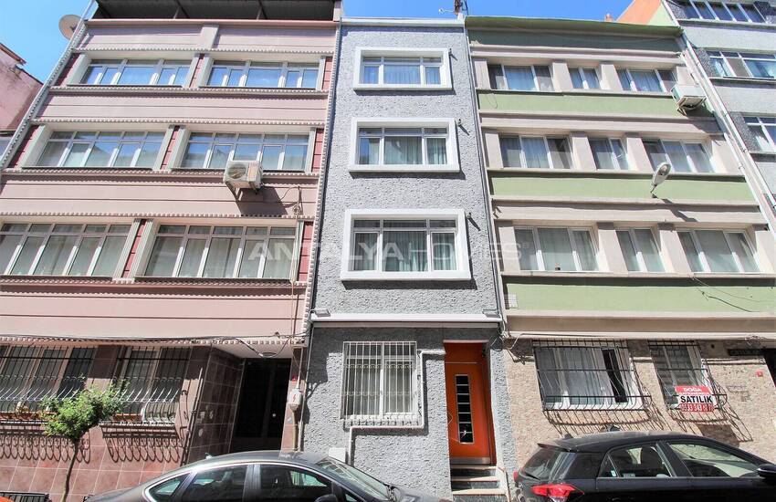 4-Этажное Жилое Здание с Террасой в Стамбуле, Фатих