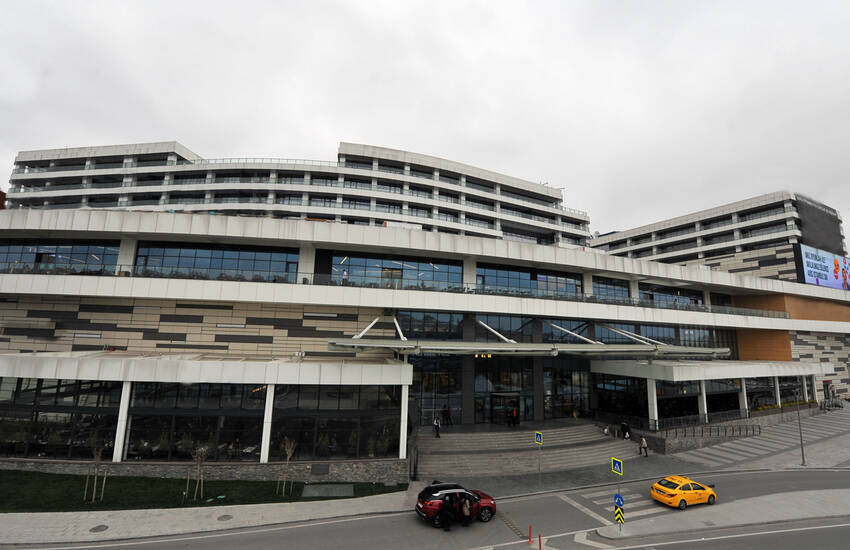 Spacious Offices with the Biggest Shopping Center in Eyüp