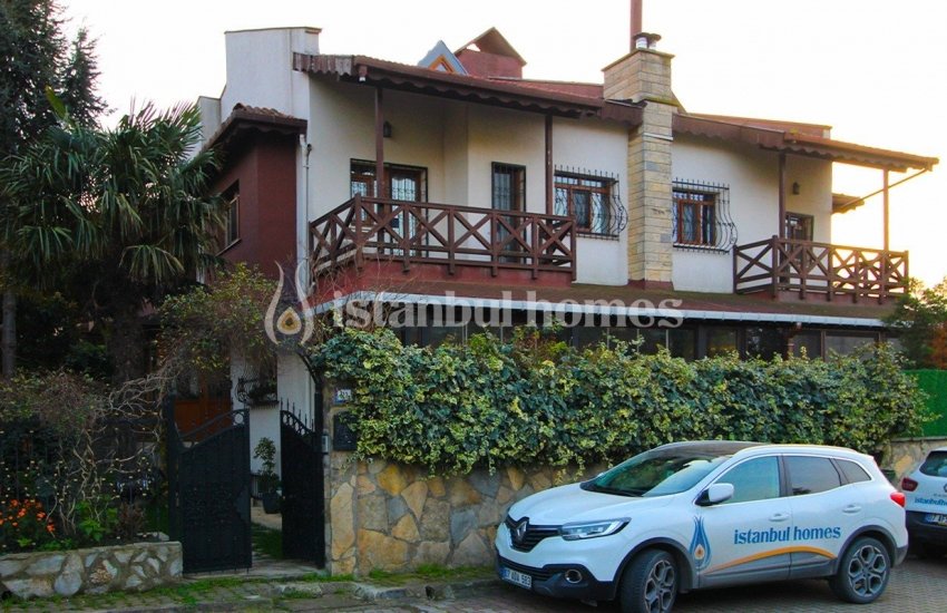 Capacious Triplex Villa in a Peaceful Complex with Pool in Kartal