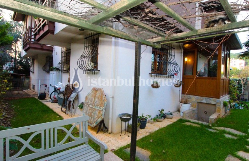 Capacious Triplex Villa in a Peaceful Complex with Pool in Kartal