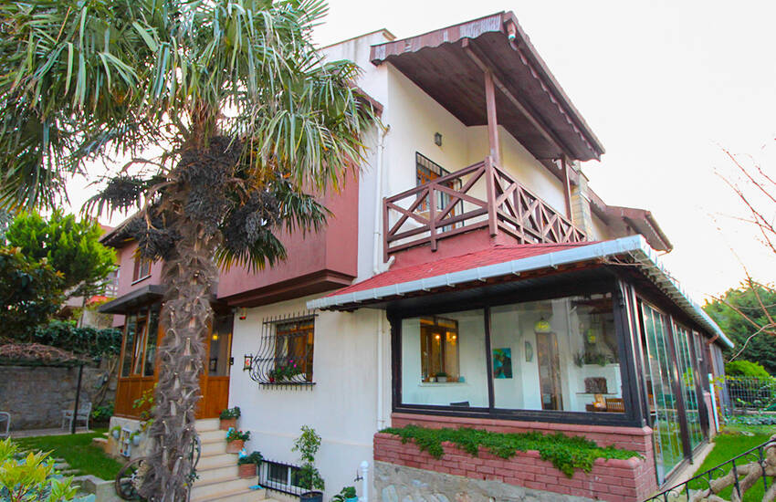 Capacious Triplex Villa in a Peaceful Complex with Pool in Kartal