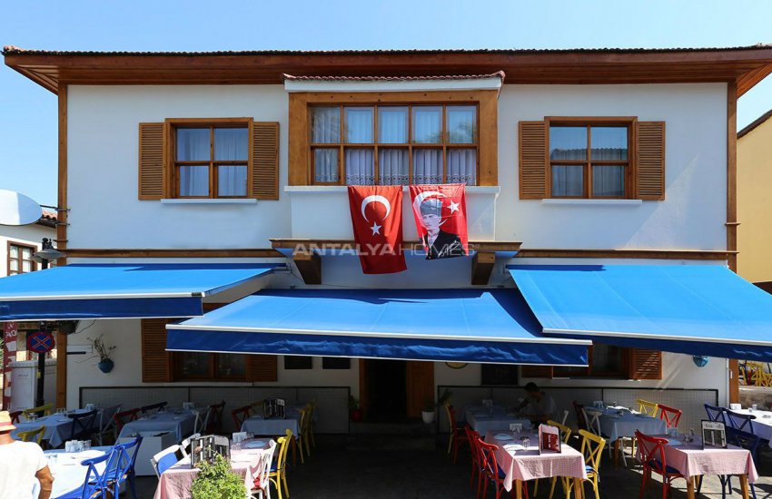 Well-located Commercial Property in Kaleici Antalya 4