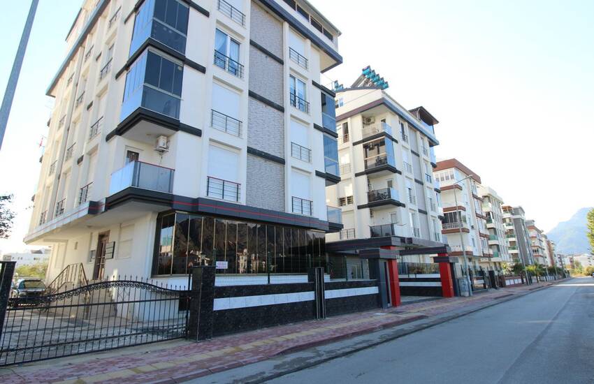 Rymlig Duplex Lägenhet Till Salu I Konyaaltı Antalya