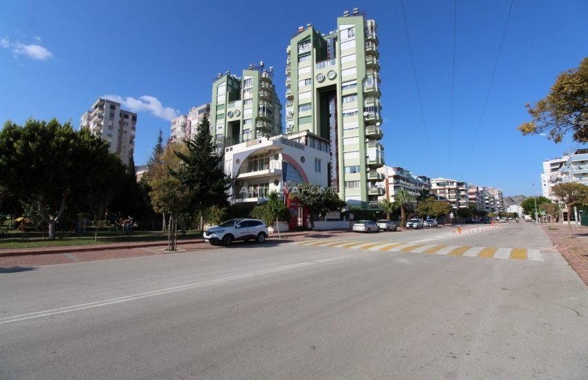 Spacious Apartment Close to the Sea in Konyaaltı Liman Neighborhood 2
