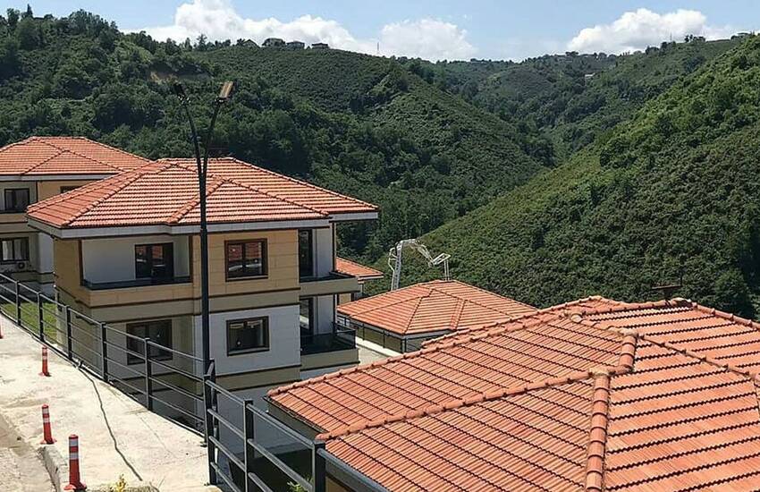 Trabzon Araklı'da Günlük Olanaklara Yakın Lüks Villalar 1