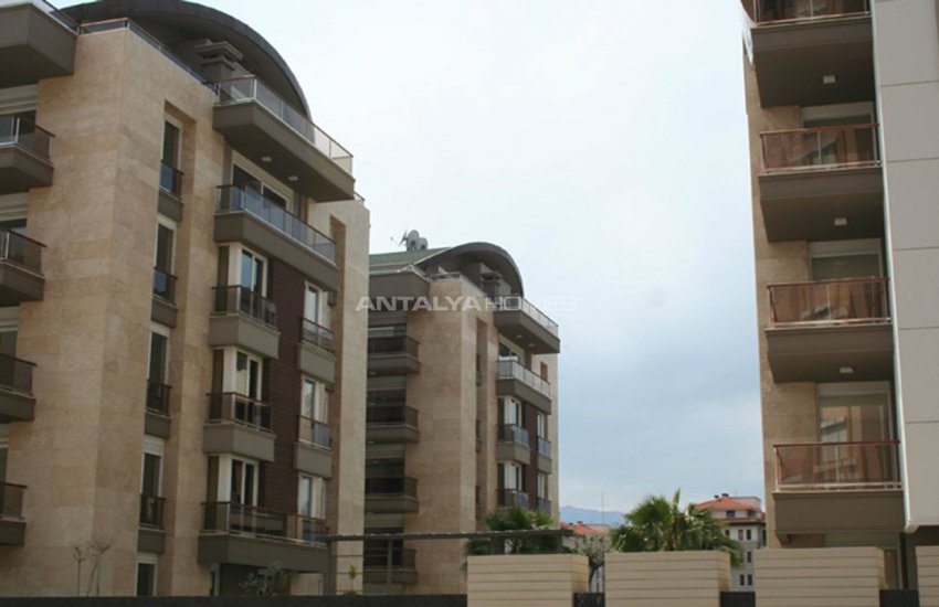 Uluç Mahallesinde Yüzme Havuzlu Site İçinde Lüks Daireler 2