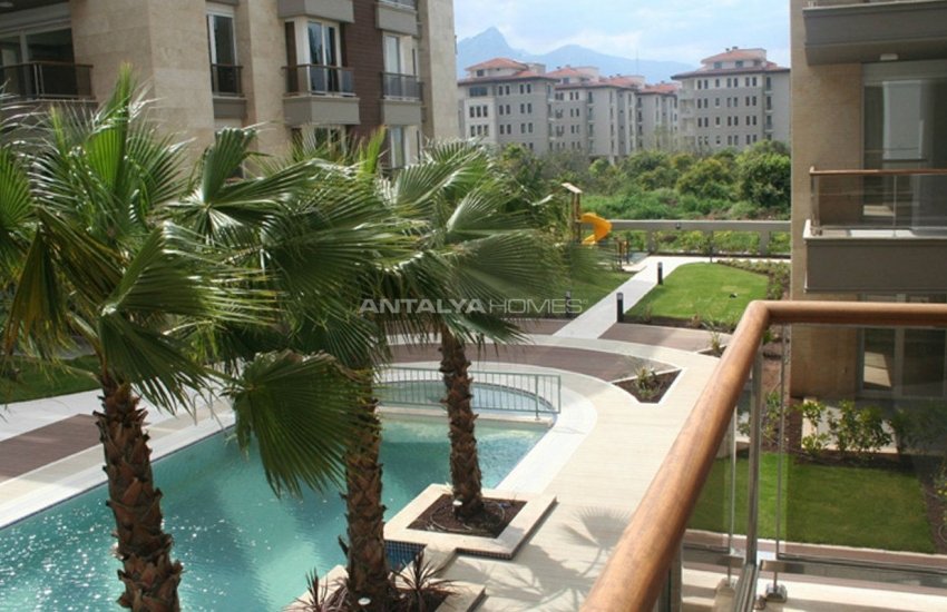 Uluç Mahallesinde Yüzme Havuzlu Site İçinde Lüks Daireler 1