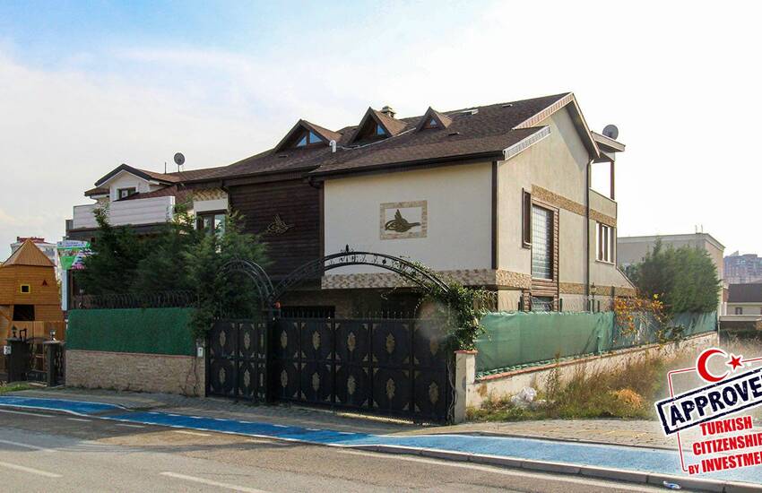Rymlig Villa I Bursa Nilufer Med Väl Utformad Trädgård 1