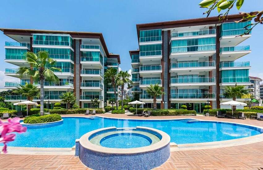 Seafront Alanya Flats with Private Access to the Beach 1