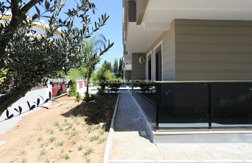 Lara’da Yeşilliklerle Çevrili Site İçinde Daireler 11