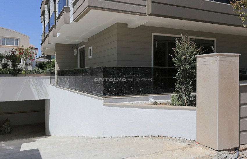 Lara’da Yeşilliklerle Çevrili Site İçinde Daireler 12
