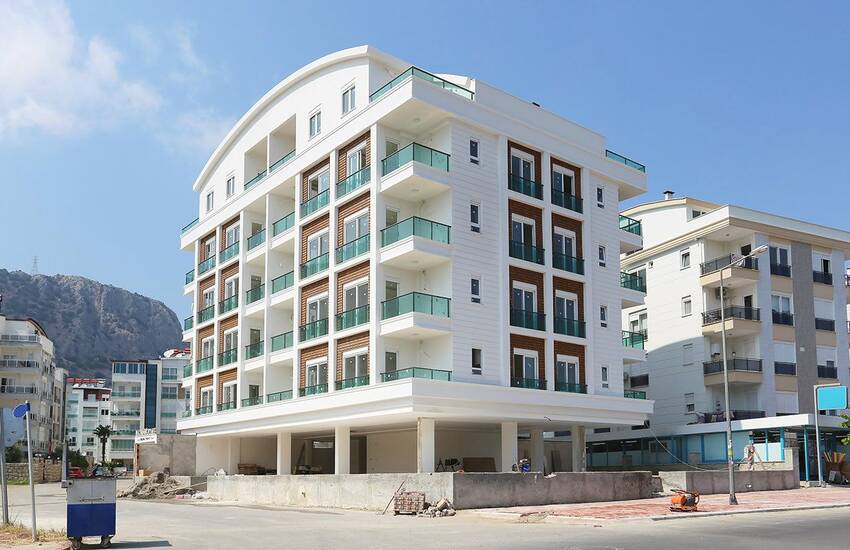 Immobilier Moderne Avec Piscine À Antalya