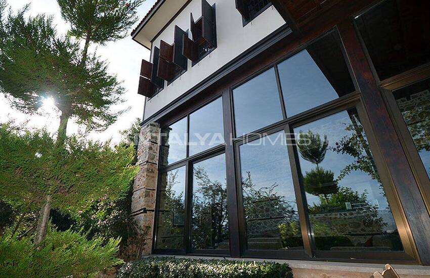 عمارت تاریخی در داخل دیوارهای قلعه ی آلانیا 5