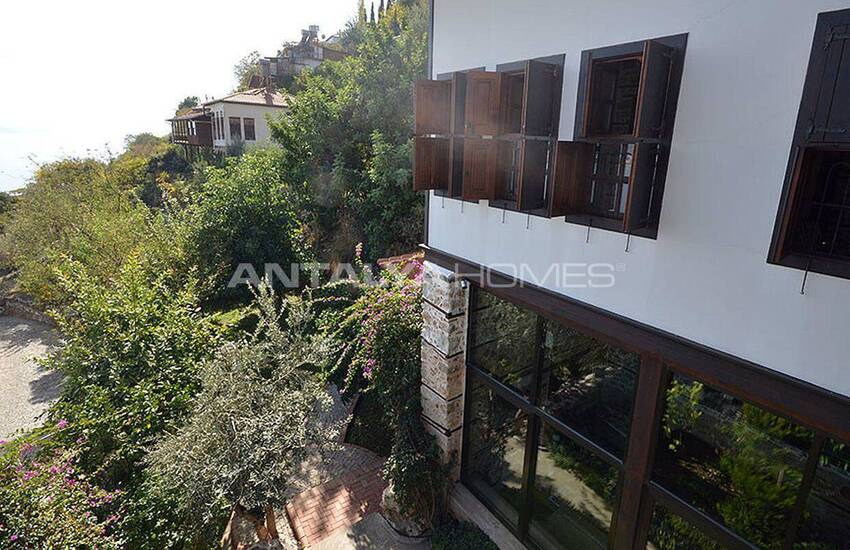 عمارت تاریخی در داخل دیوارهای قلعه ی آلانیا 14