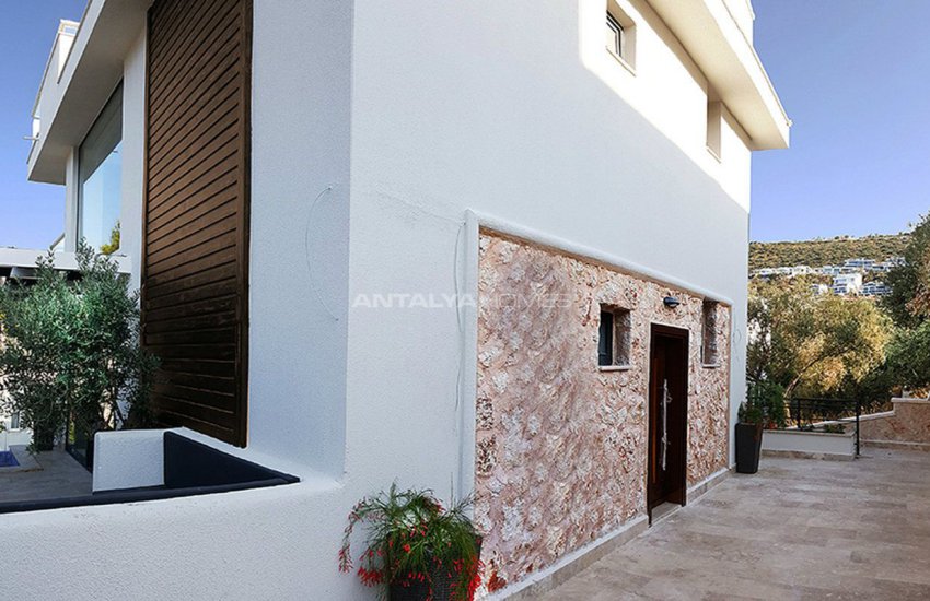 Exclusive Triplex Villa in Kalkan with Private Features 7
